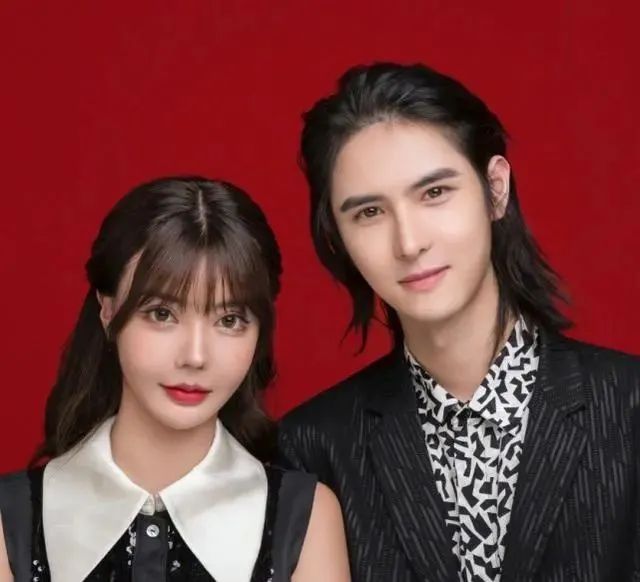 变形计杨桐网红现状,变形计戴眼镜杨桐现状