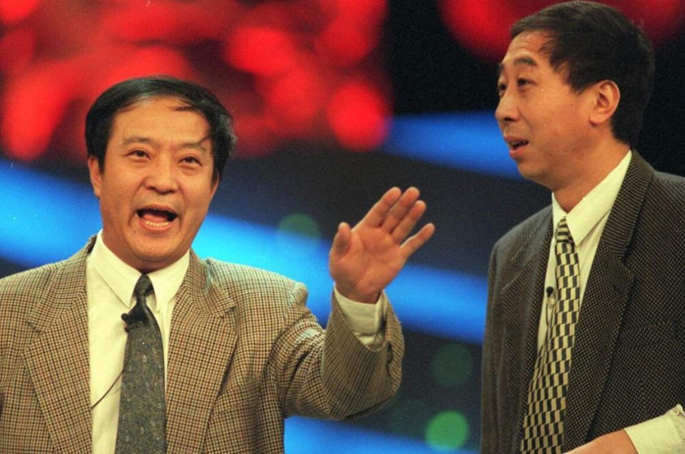 冯巩搭档牛群:被质疑贪污,64岁节目中晕倒,这些年他有多惨?