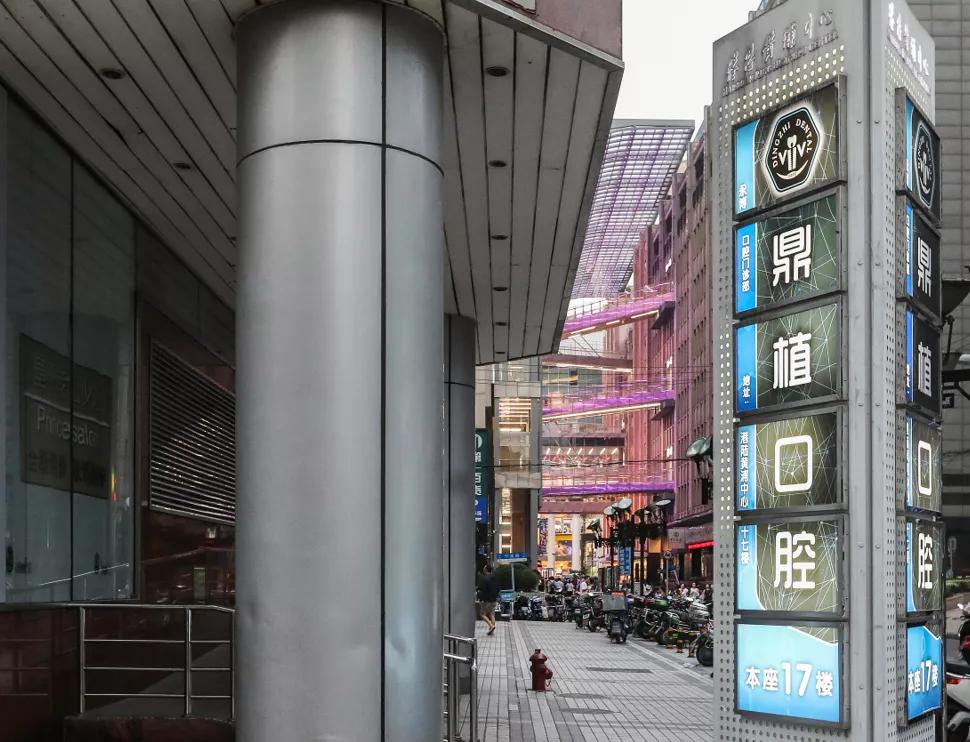 儿童牙咬合不正几岁矫正,儿童上牙反咬合正畸吃不了东西