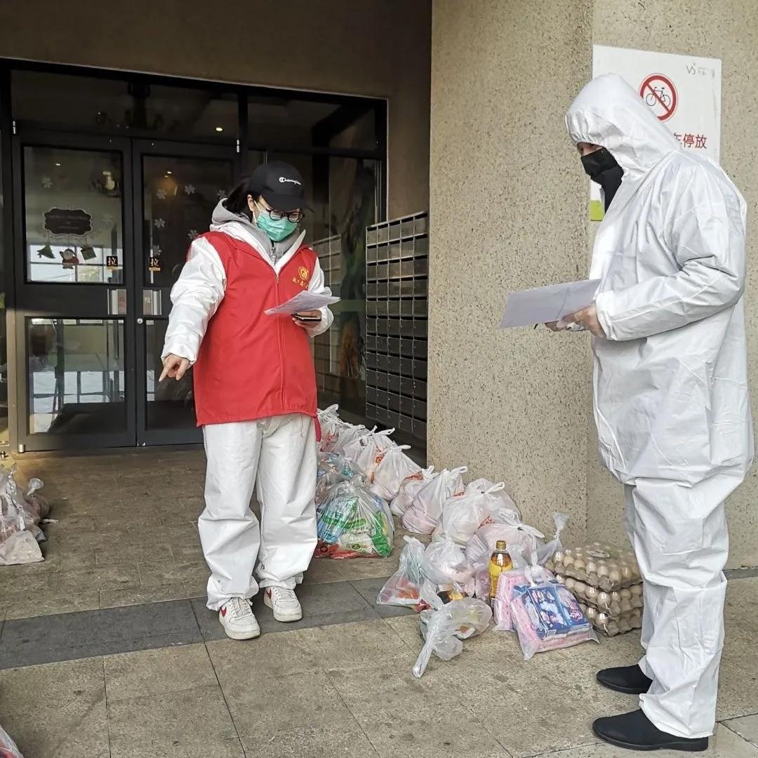 致敬在战疫一线的三位女民警,战疫队伍中有一群最美逆行者