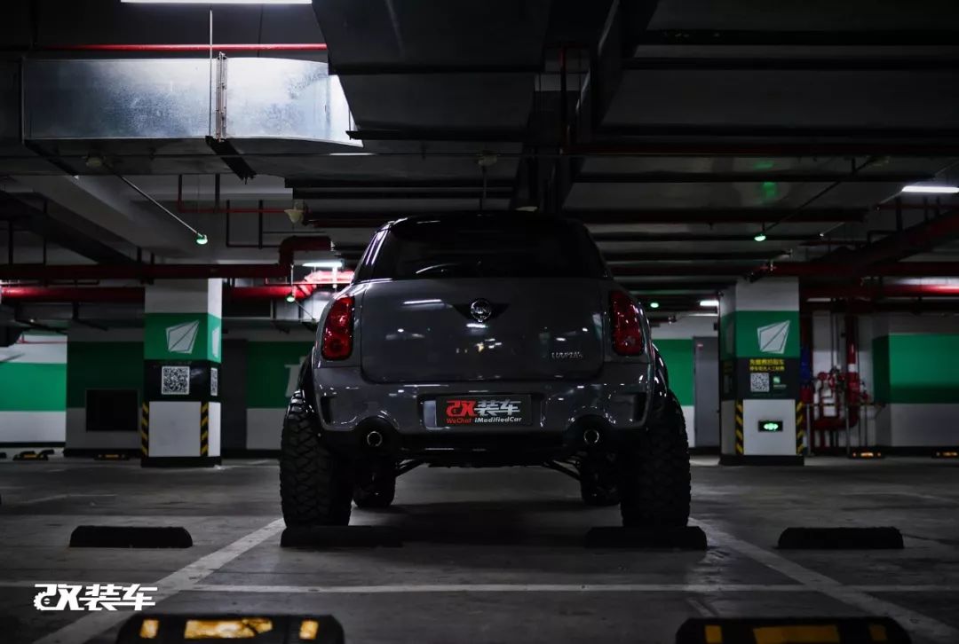 网友花费十几万，把MINI乡下人爆改成大脚怪