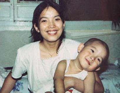 张博宇父亲张丰毅母亲吕丽萍,吕丽萍的爸爸是吕齐吗