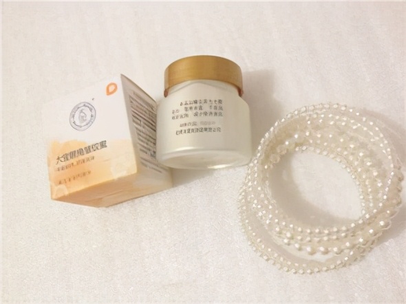 十款好用又实惠的眼霜排行 (眼霜推荐这5款平价眼霜也好用的)