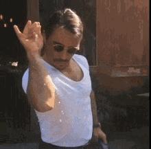 孕后期腿抽筋手腕疼什么原因,怀孕后期手麻腿抽筋是怎么回事