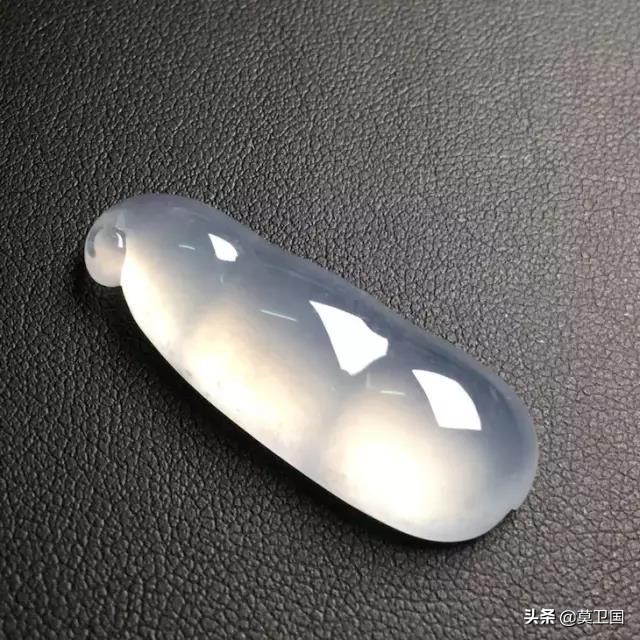 玉和翡翠区别翡翠和玉哪个养人,玉好还是翡翠好翡翠和玉哪个养人