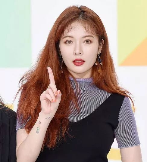 圆脸窄额头女生适合什么刘海,额头尖窄脸又小适合什么样的刘海