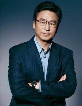 中央电视台名嘴白岩松现状,白岩松被年轻人怼说明什么