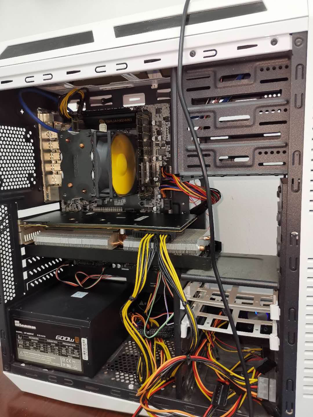 小伙用1026元“捡垃圾”组一台吃鸡电脑，跑分30w美滋滋