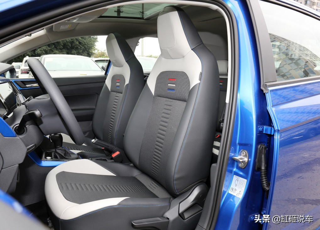 9万多的大众polo，省油耐用又保值，日常代步足够，适合年轻人