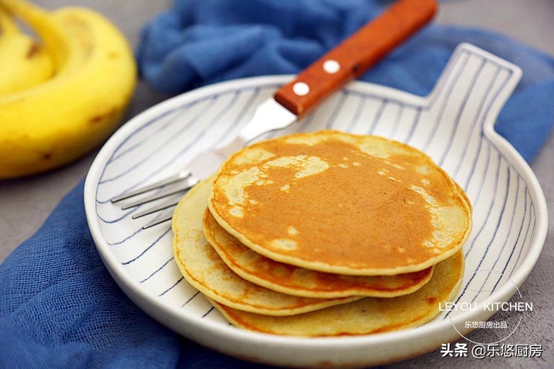 早餐饼这样做你家小孩肯定爱吃,想学家常早餐饼的做法