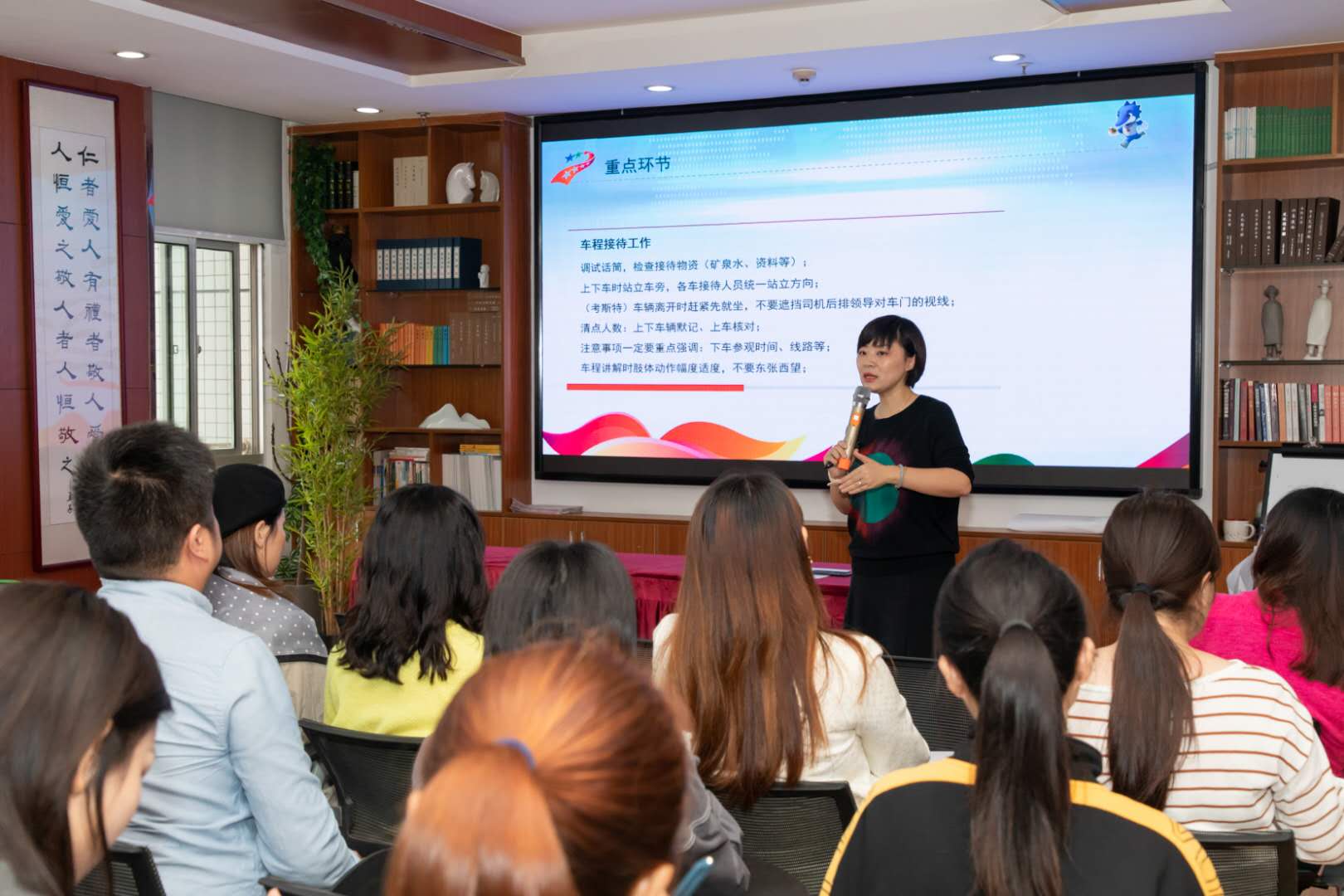 湖北导游谷音,湖北金牌女导游谷音