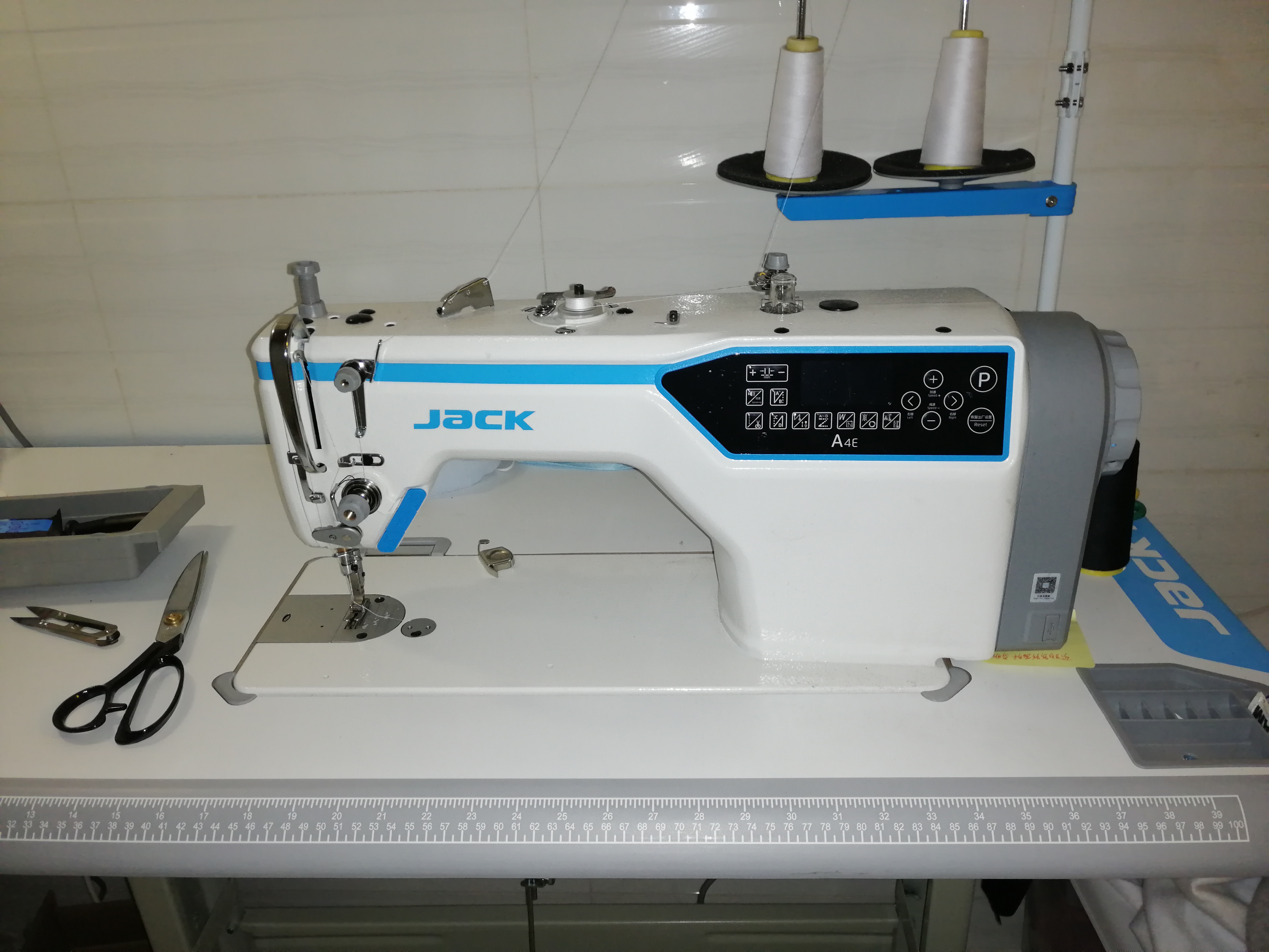 学做衣服会不会很难学会的,现在学做衣服难不难啊