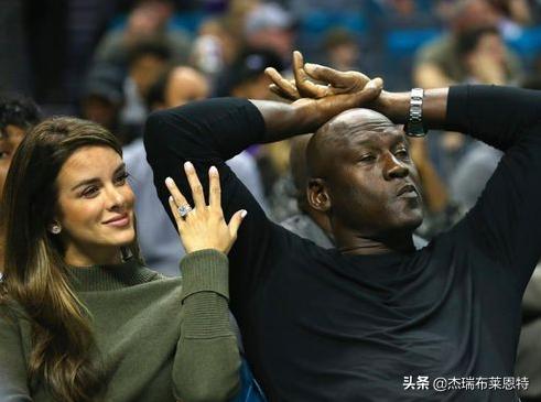 乔丹和姚明的篮球对决,57岁乔丹身价