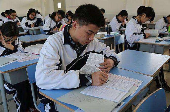 高三生压力大该如何进行心理调整,高三学生面临高考压力如何解决