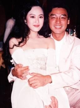 章小蕙破产的原因,章小蕙和钟镇涛现况有联系吗