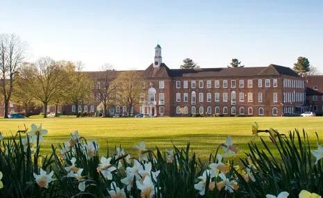 排名第一的顶尖女校,英国平民女校排名