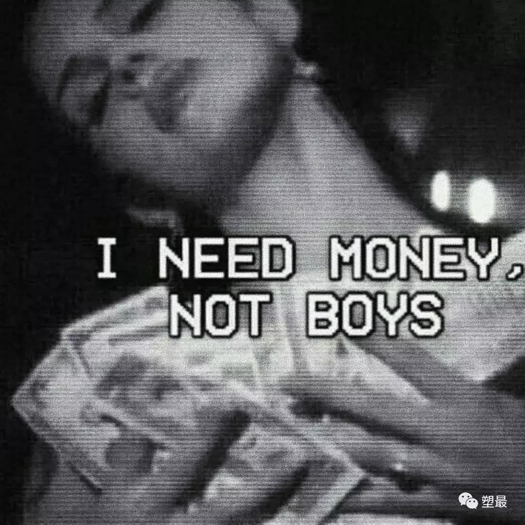 你费尽心思给女朋友挑选情人节礼物，她在微博美胸大赛发*点露**照。