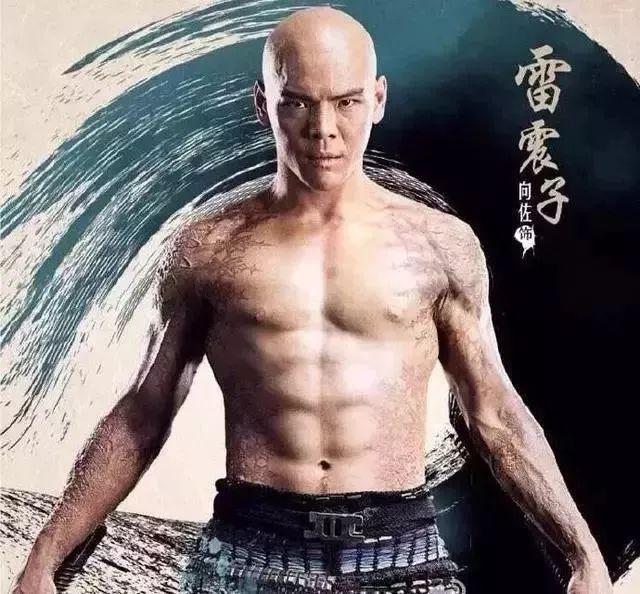 向佐健身练腰,向佐一身肌肉怎么锻炼的