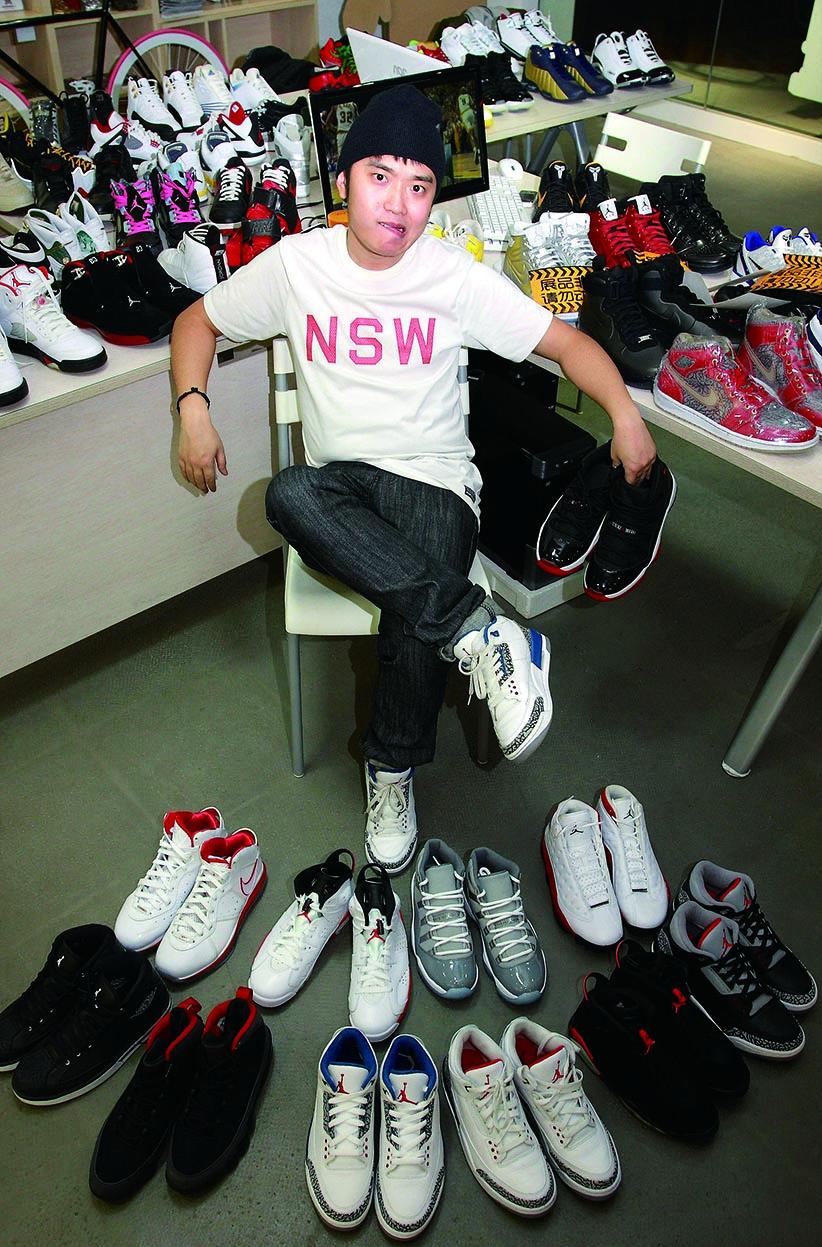 左手盲盒炒鞋,右手理财投保:80、90后消费新一代