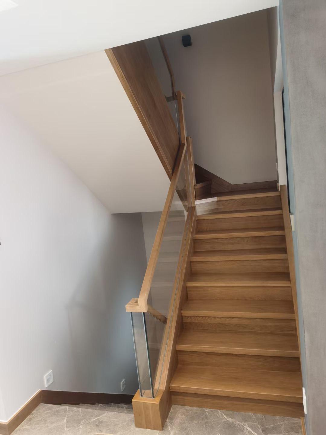 禾尔森 原木风格楼梯