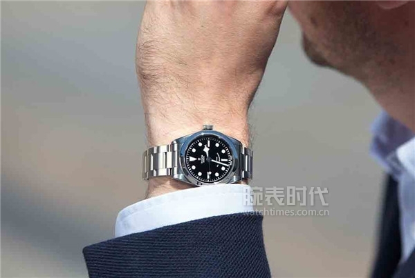 帝舵男士大表盘带钻手表价格,表径36帝舵手表男上手效果