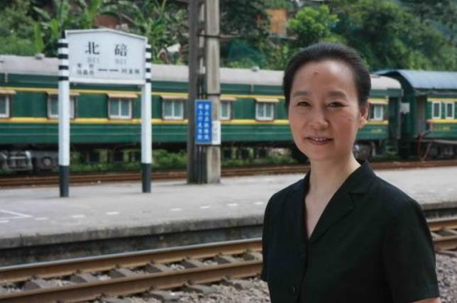 穿着旗袍的江奶奶，统一了我们对老年人的审美