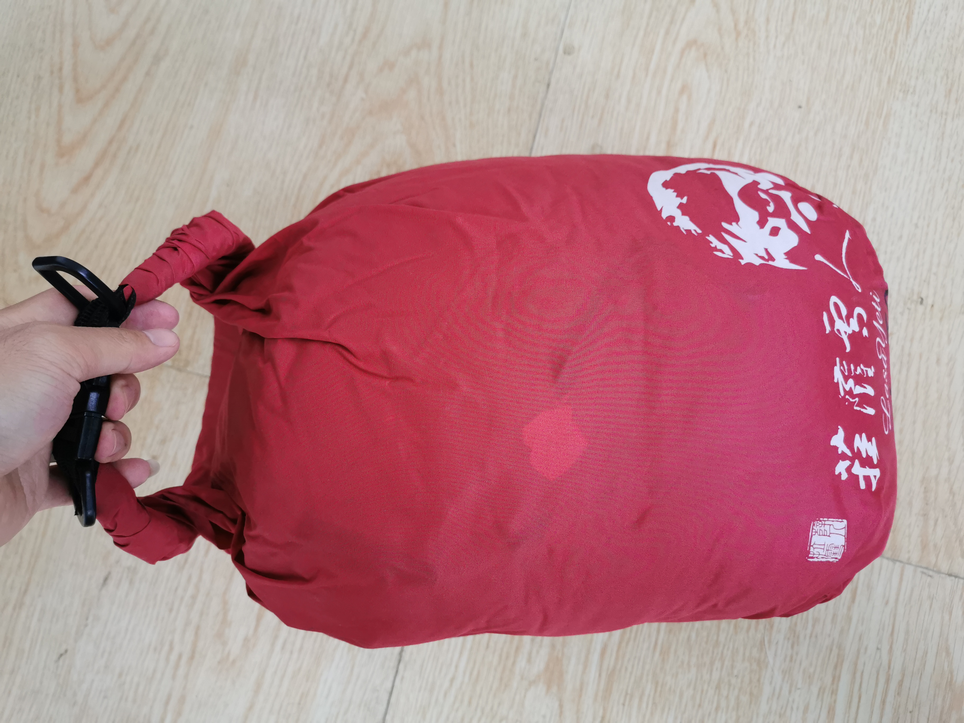 短途徒步旅行如何选必备的装备,徒步旅行需要的装备和注意事项