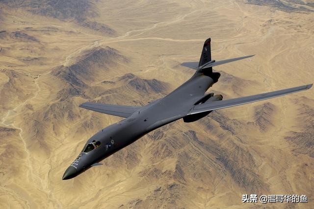 美军现役三大主力战略轰炸机b-1b,b-1b枪骑兵超音速轰炸机发动机