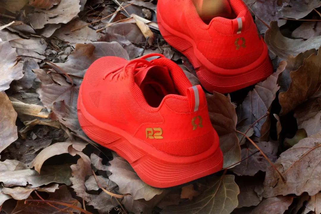 长距离跑步首选,为你的跑步增色:R2赤道LSD跑鞋评测