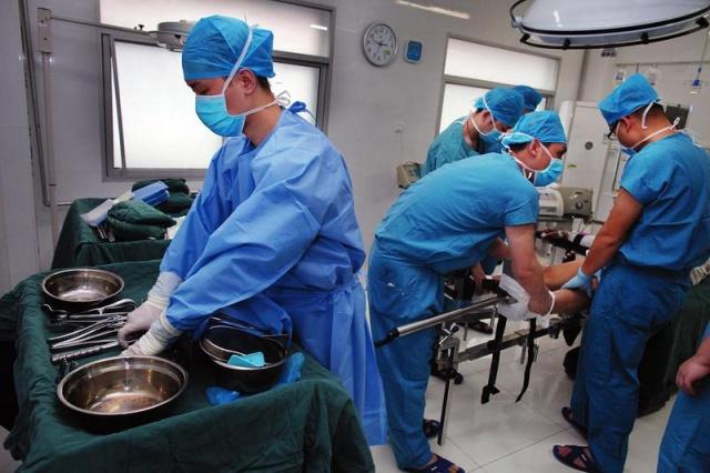 男生报考护理专业会比女生容易吗,单招男生护理学专业就业前景