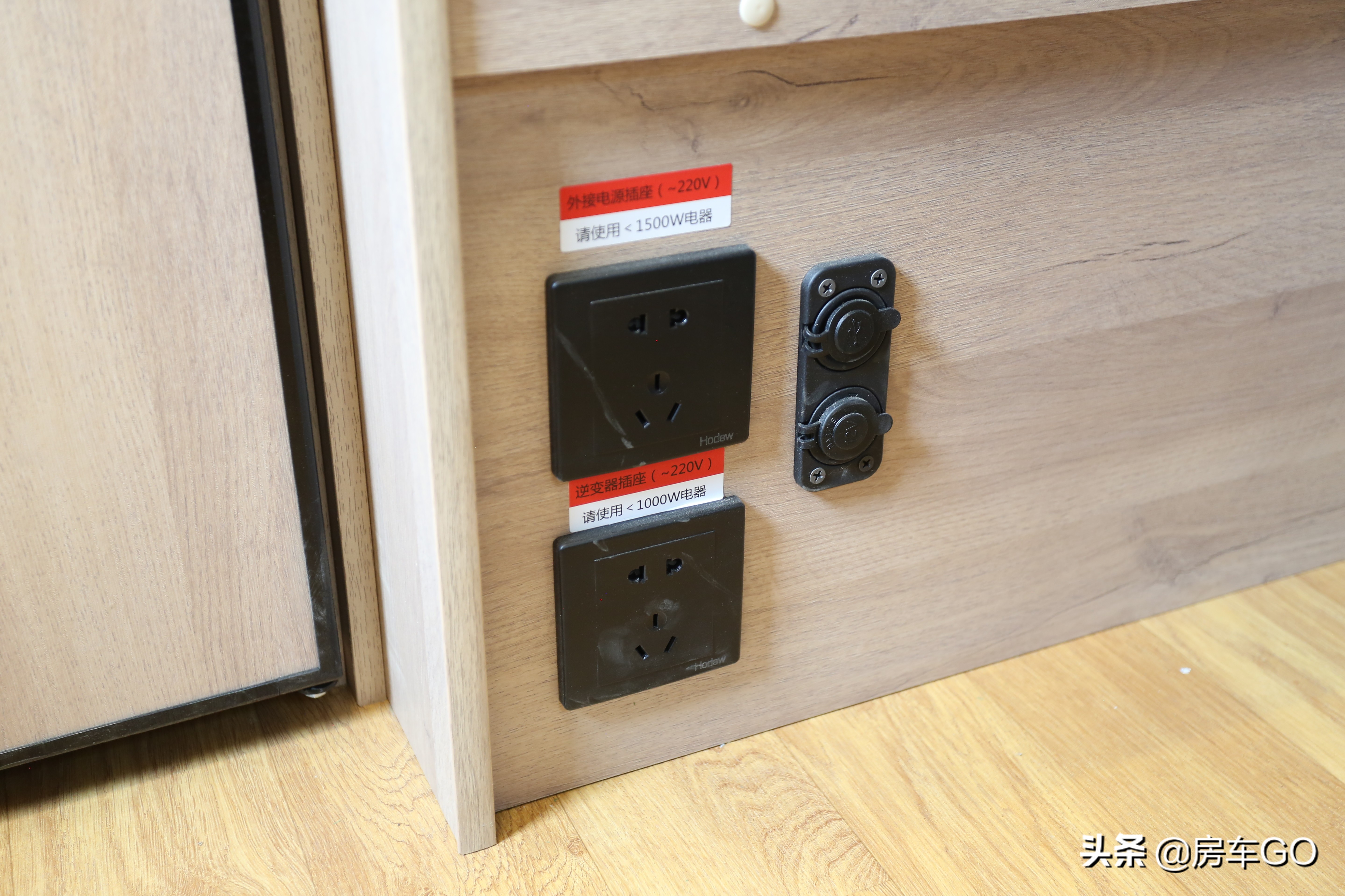 可以上蓝牌的拖挂房车,能住三人小型拖挂房车