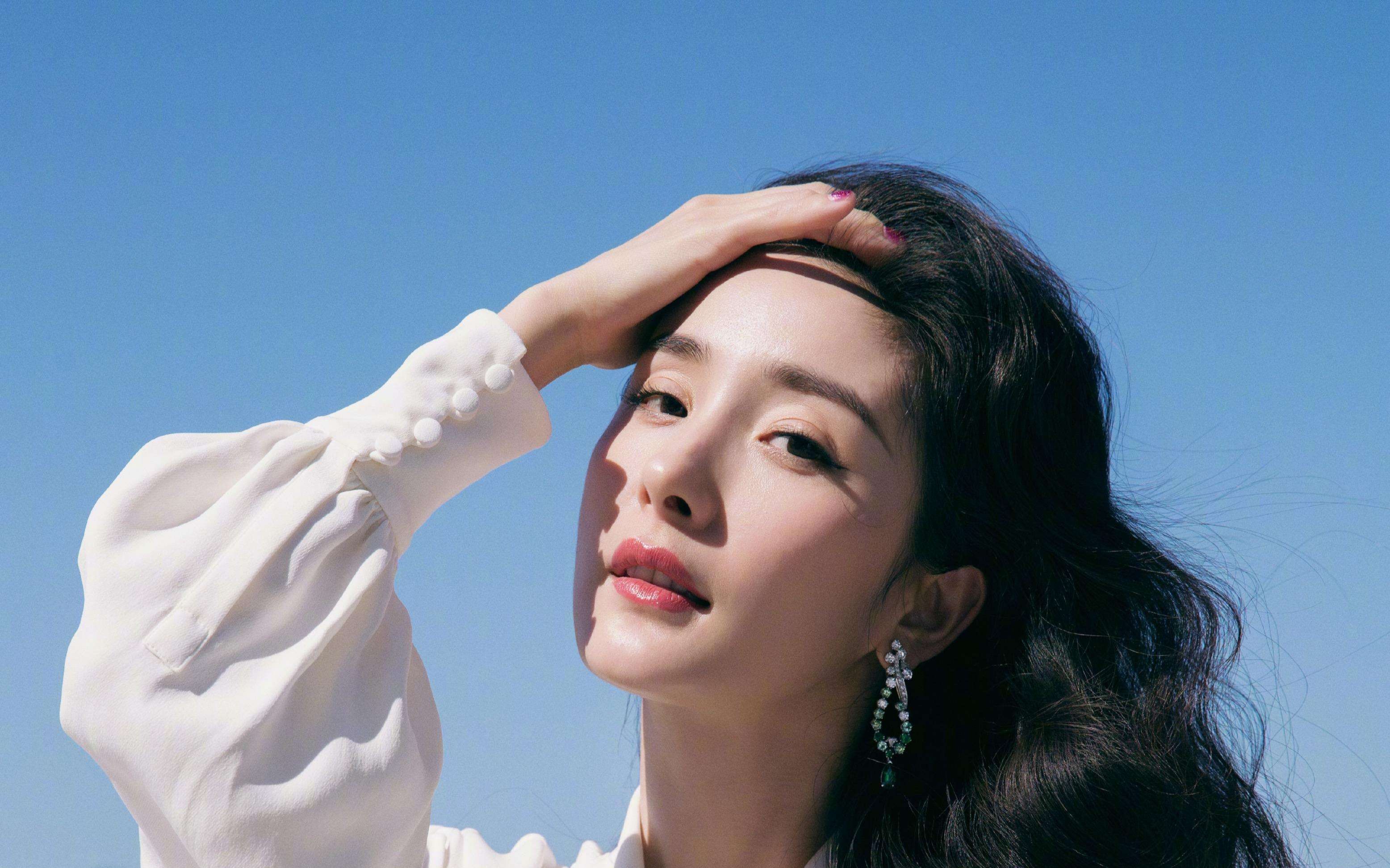 心理学喜欢红色和白色的人,从心理学分析喜欢黑色的人