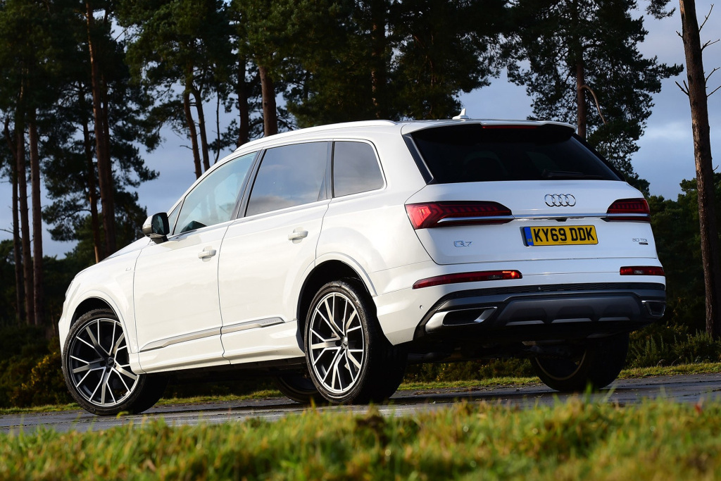 进口奥迪q7从60万降到30多万,奥迪q72022款55tfsi运动型落地价