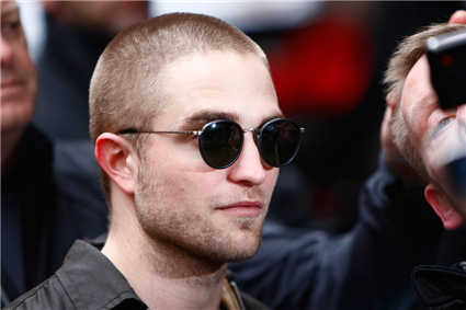 圆脸型适合戴哪种型的太阳镜女,太阳镜适合什么脸型