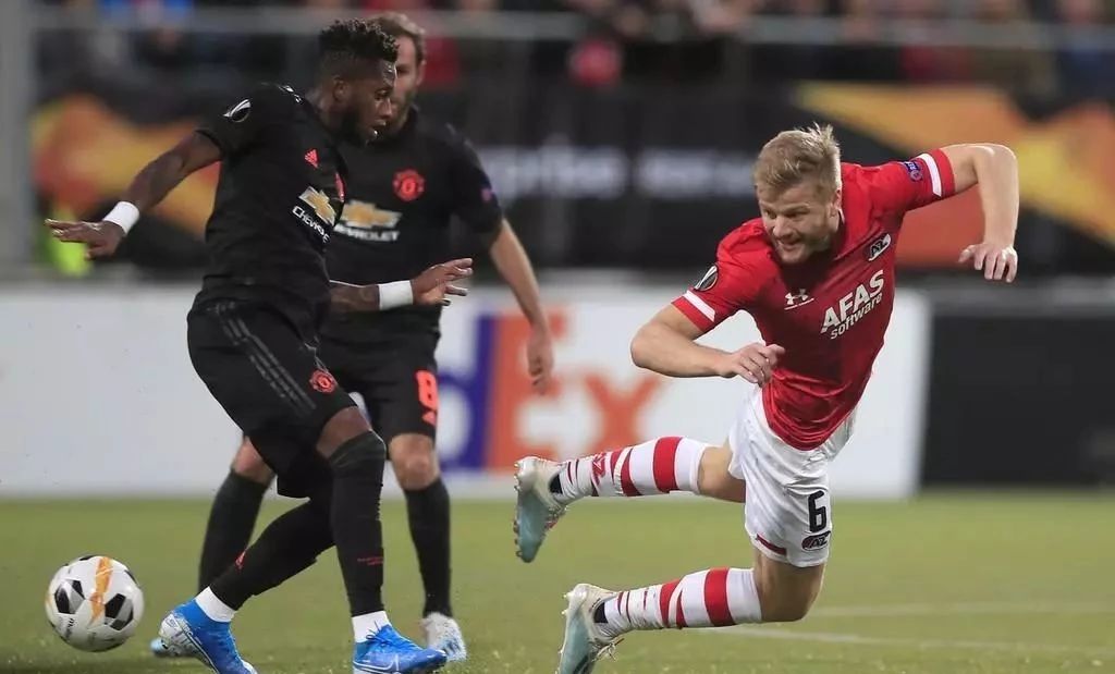 阿森纳0:3负曼城造尴尬纪录,阿森纳最尴尬的一期