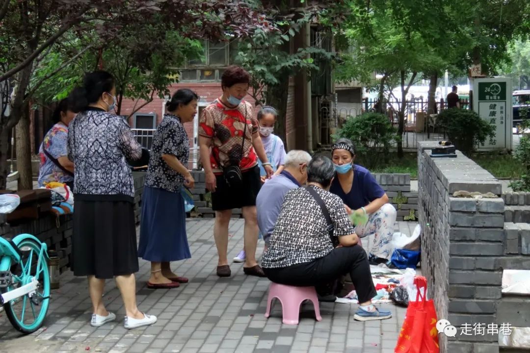 疫情期间还有人摆地摊吗,疫情期间摆摊生活的人