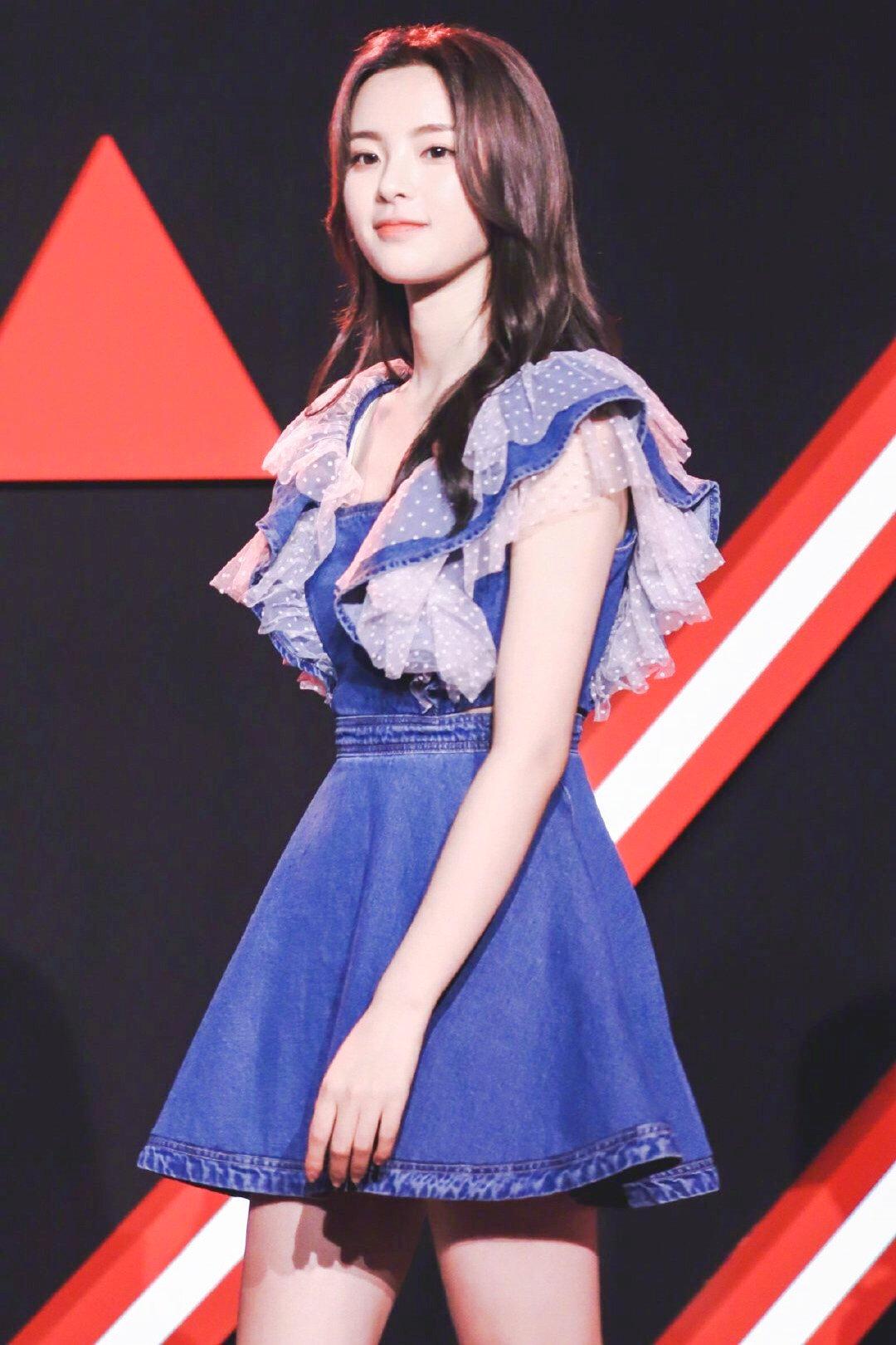 杨超越几千块衣服呈现200块风采？小花齐穿miumiu差别竟然这么大