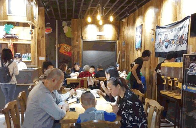 一家值得你品尝的过桥米线店,过桥米线最正宗的店