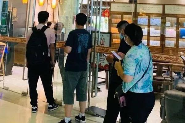 片仔癀如何服用,广东喝洋酒配片仔癀