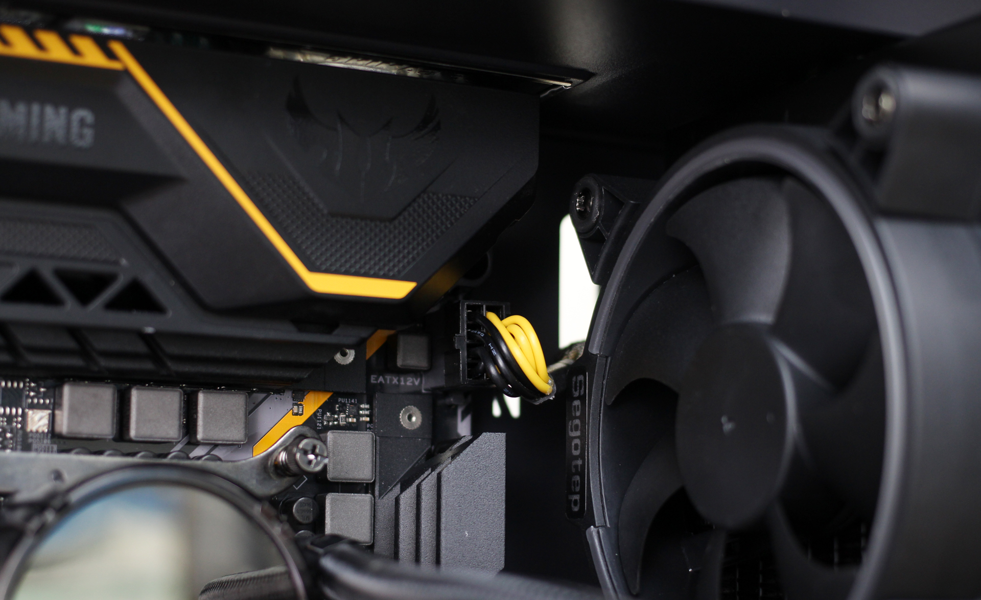 显卡竖装散热最好的机箱,主板和显卡竖装的机箱