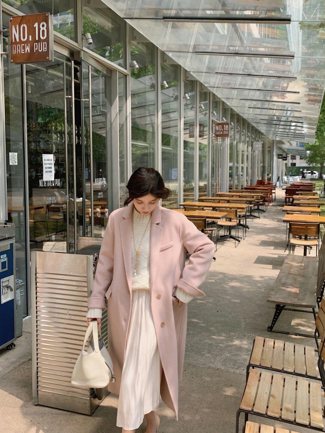 大衣内搭连帽针织衫穿搭,秋冬季节大衣穿搭技巧