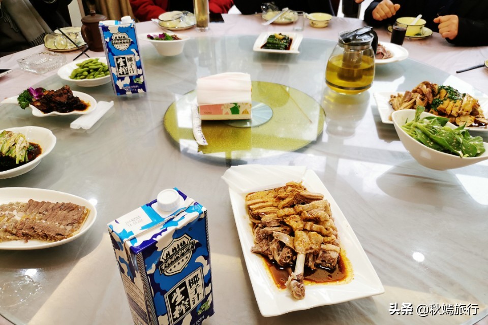 在常熟乡镇饭馆聚餐,12人20多道菜,菜肴酒水共1200元,值不值?