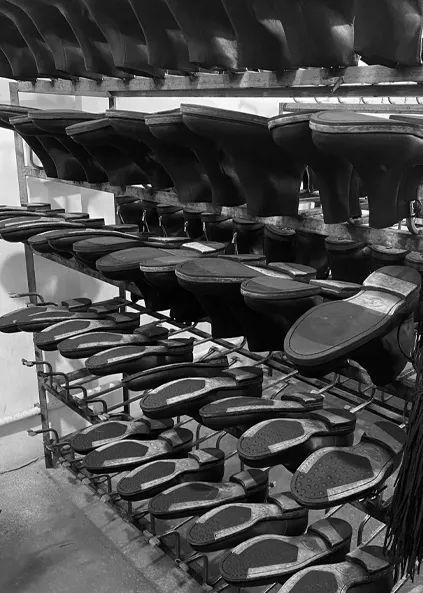 为什么有人花钱买二手鞋,为什么有人愿意为你花钱