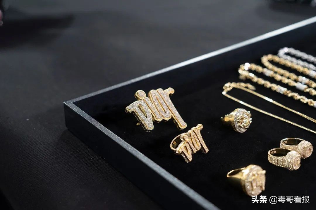 搞定这3类首饰，让你的穿搭脱颖而出