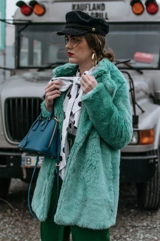 不懂大衣的廓形劝你别乱穿,皮草大衣怎么穿搭