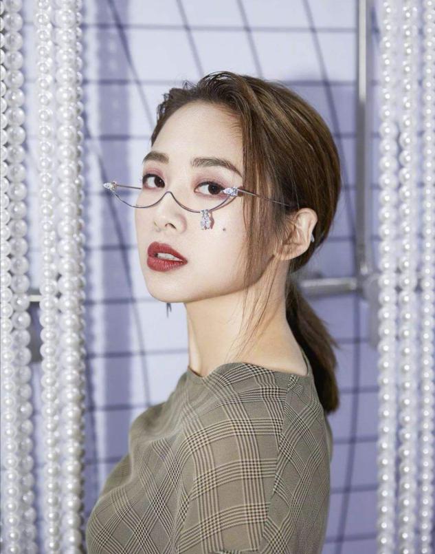 脸上有痣的女人会有什么特征,脸上有痣的女人天生就是大美人