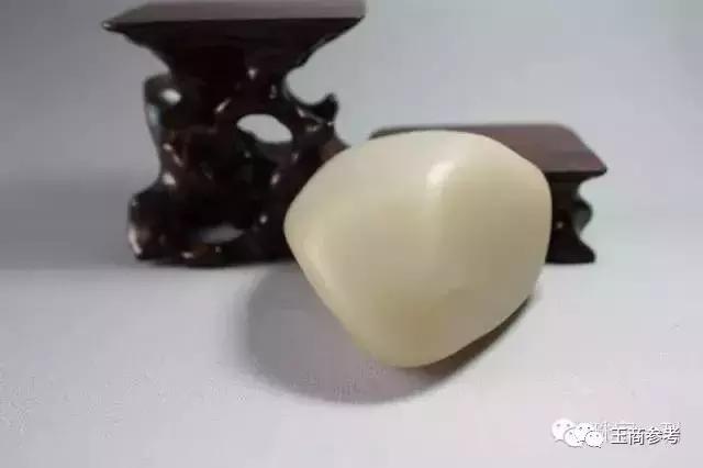 和田玉的识别一招鉴定和田玉真假,怎么分辨真和田玉和假的和田玉