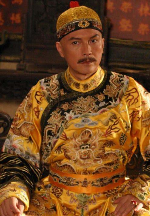 用美貌征服好莱坞的“孤儿”尊龙,晚景凄凉,也被“美国妈”召唤