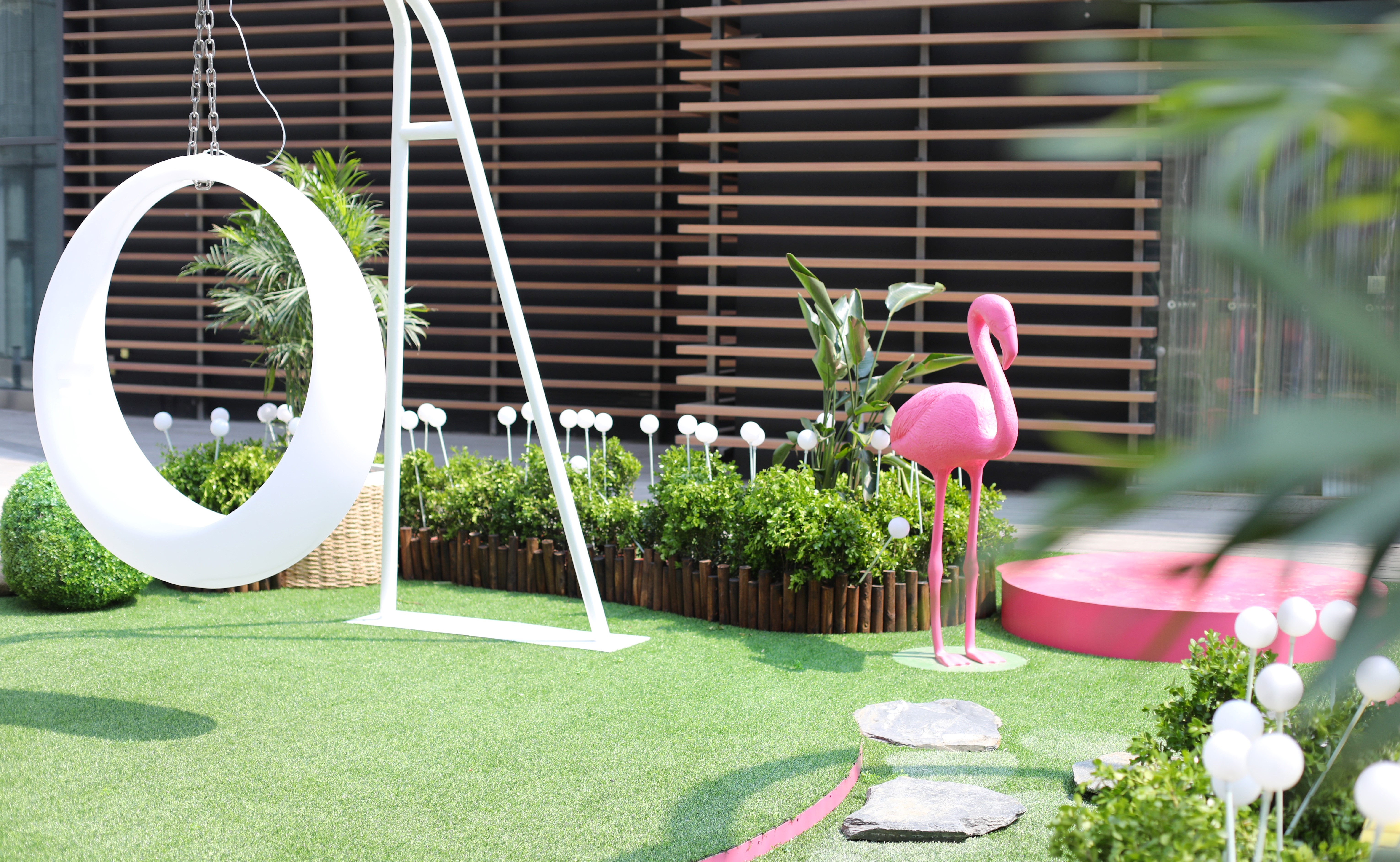 IP“屁桃君”首入杭杭州金地广场“金粉节”解锁全新生活可能性