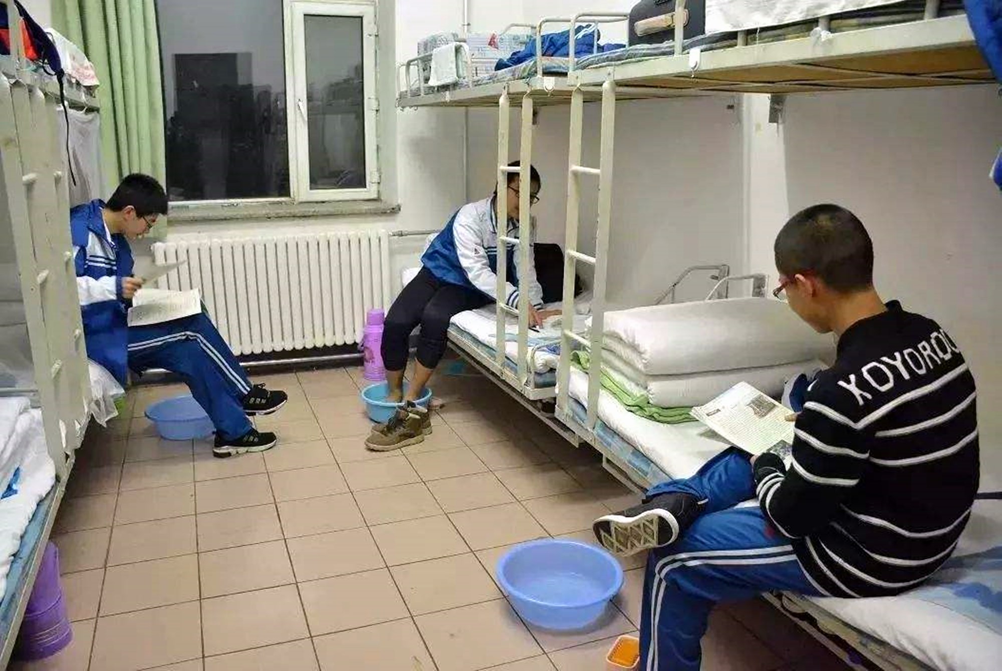 再苦也不会让孩子住校,白岩松谈小学生寄宿的危害